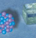 Around 70 calcium and carbonate ions come together to form a stable nanocluster, shown here schematically and not to scale. The structure of the crystal (right) is most likely already determined in this cluster.