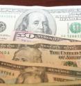 Traces of cocaine exist in up to 90 percent of banknotes in many large US cities, a new study reports. Traces of cocaine exist in up to 90 percent of banknotes in many large US cities, a new study reports.