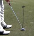 Novice putters focus on a wider range of points on the green and around the ball.