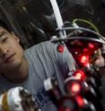 Rice University graduate student Yean-an Liao created a precise
analog of a one-dimensional superconducting wire by trapping ultracold
lithium atoms in a grid of laser beams.