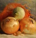 The brown skin and external layers of the onions are rich in fiber and flavonoids.